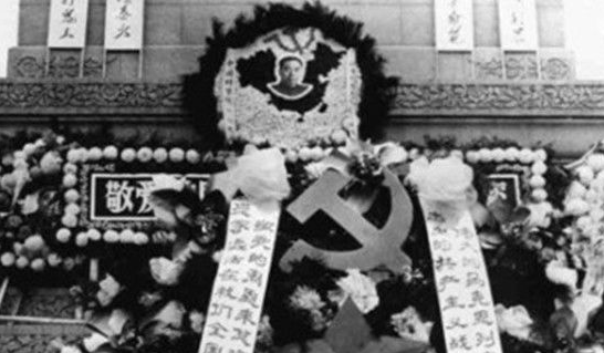 1976年中国去世的伟人 76年去世的四大伟人都是谁